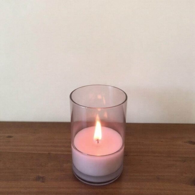 Jak używać kapturka do gaszenia świec